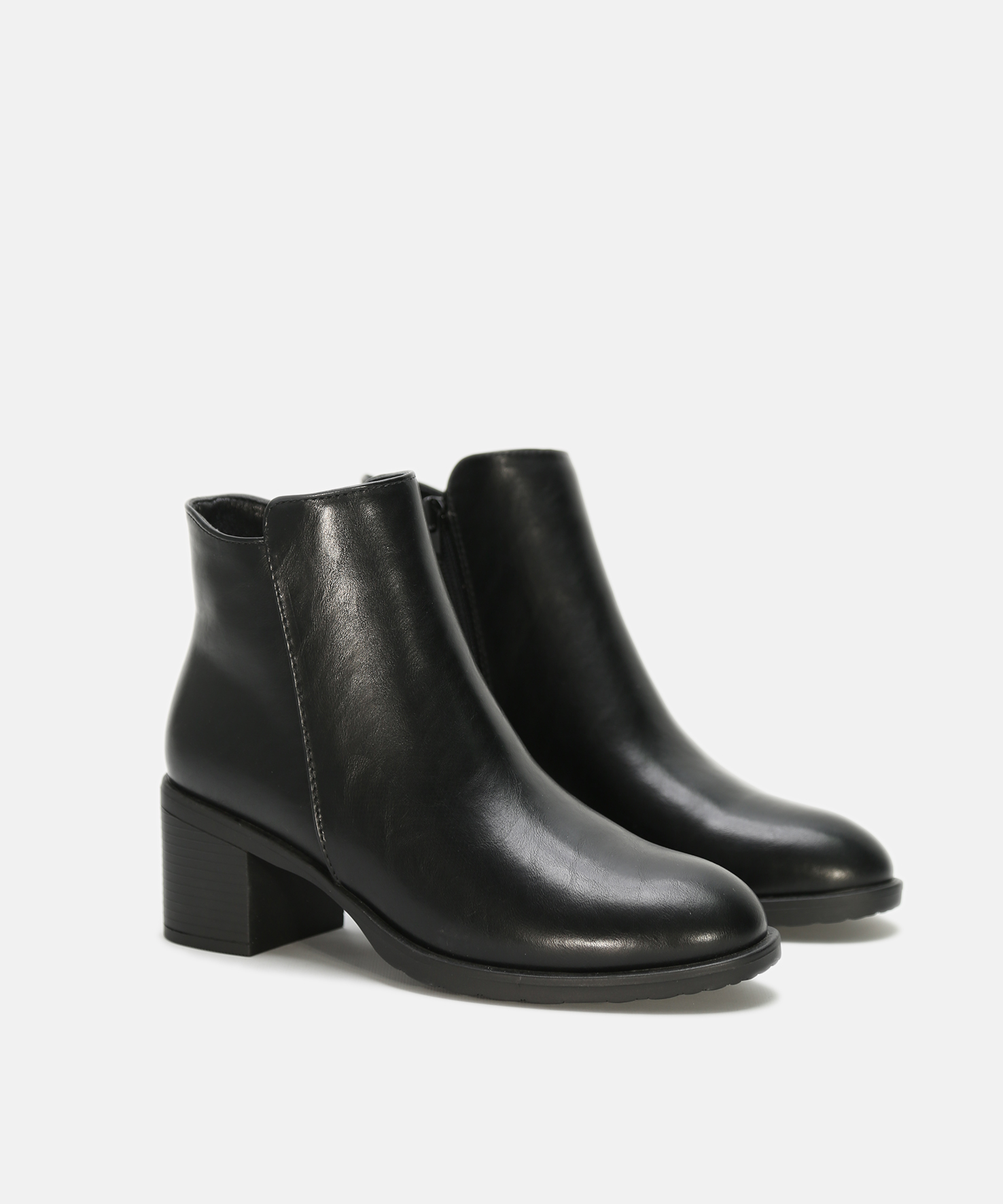 Botines tac&oacute;n liso